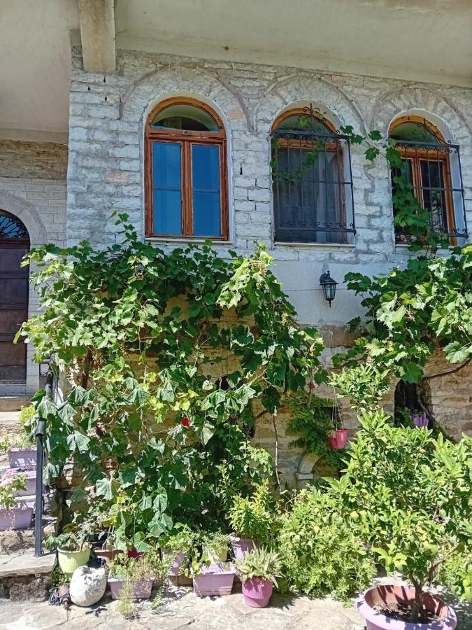 Stone Pazar Guest House Gjirokastra Kültér fotó