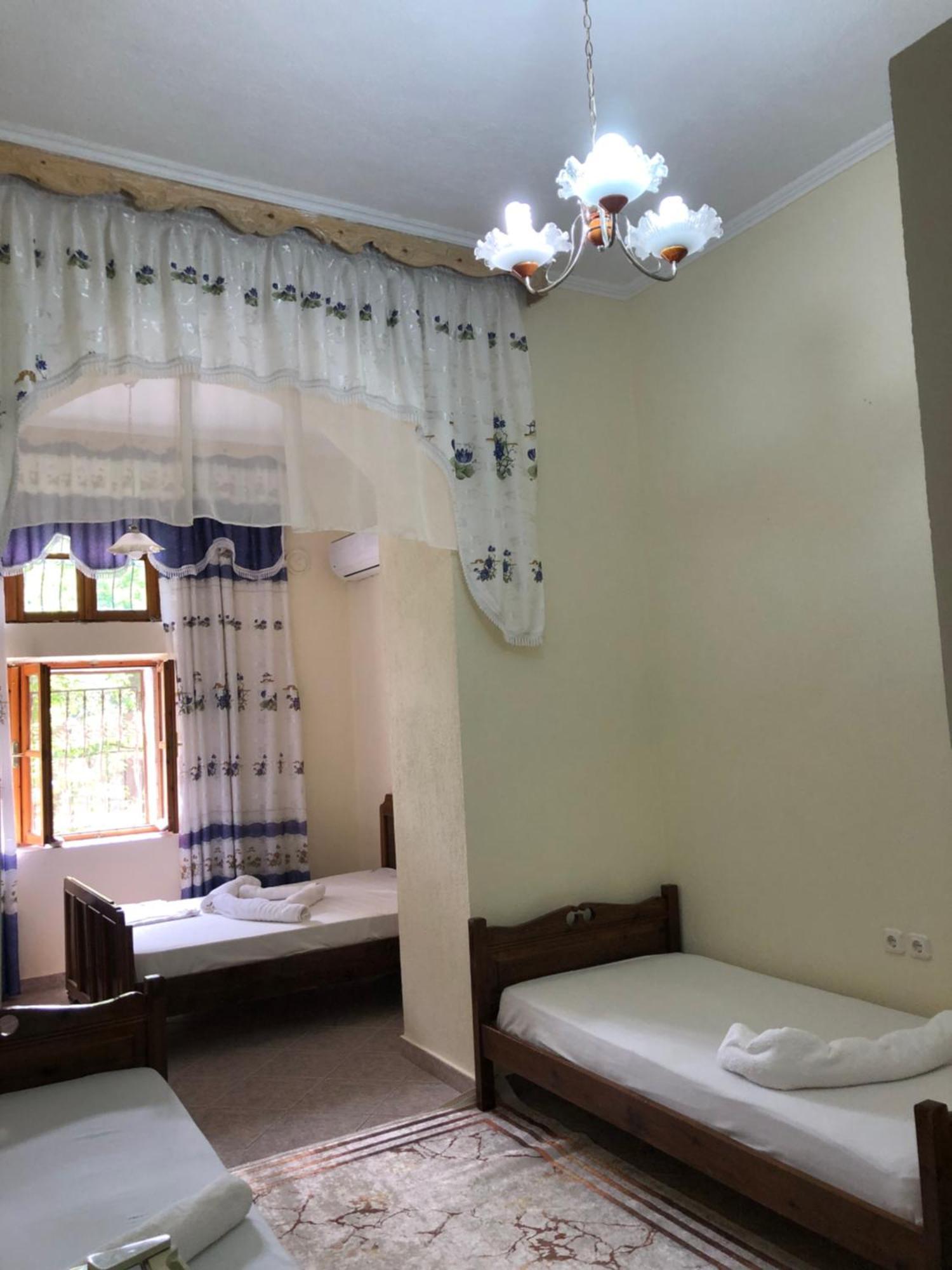 Stone Pazar Guest House Gjirokastra Kültér fotó