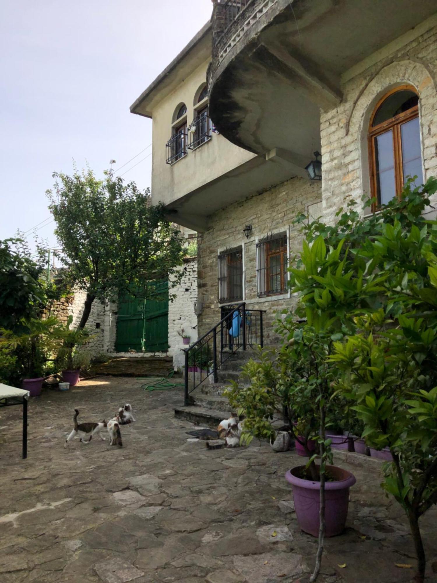 Stone Pazar Guest House Gjirokastra Kültér fotó